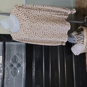 #71 les Amis Beige Floral Print Blouse With Smocked Sleeves Women's Size S,M,L